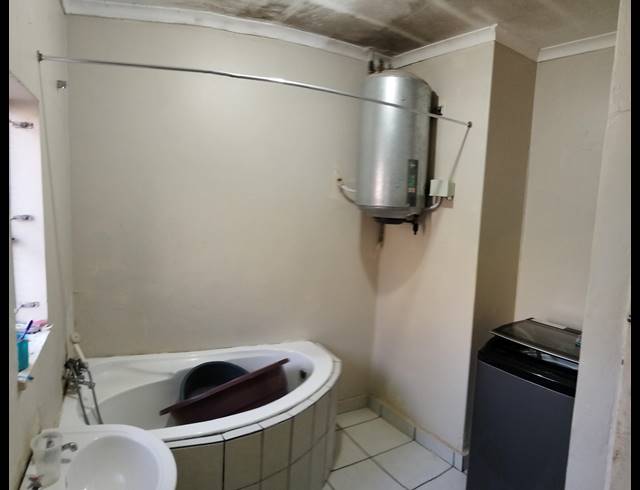 3 BEDROOM HOUSE FOR SALE IN VAN RIEBEECK HOOGTE